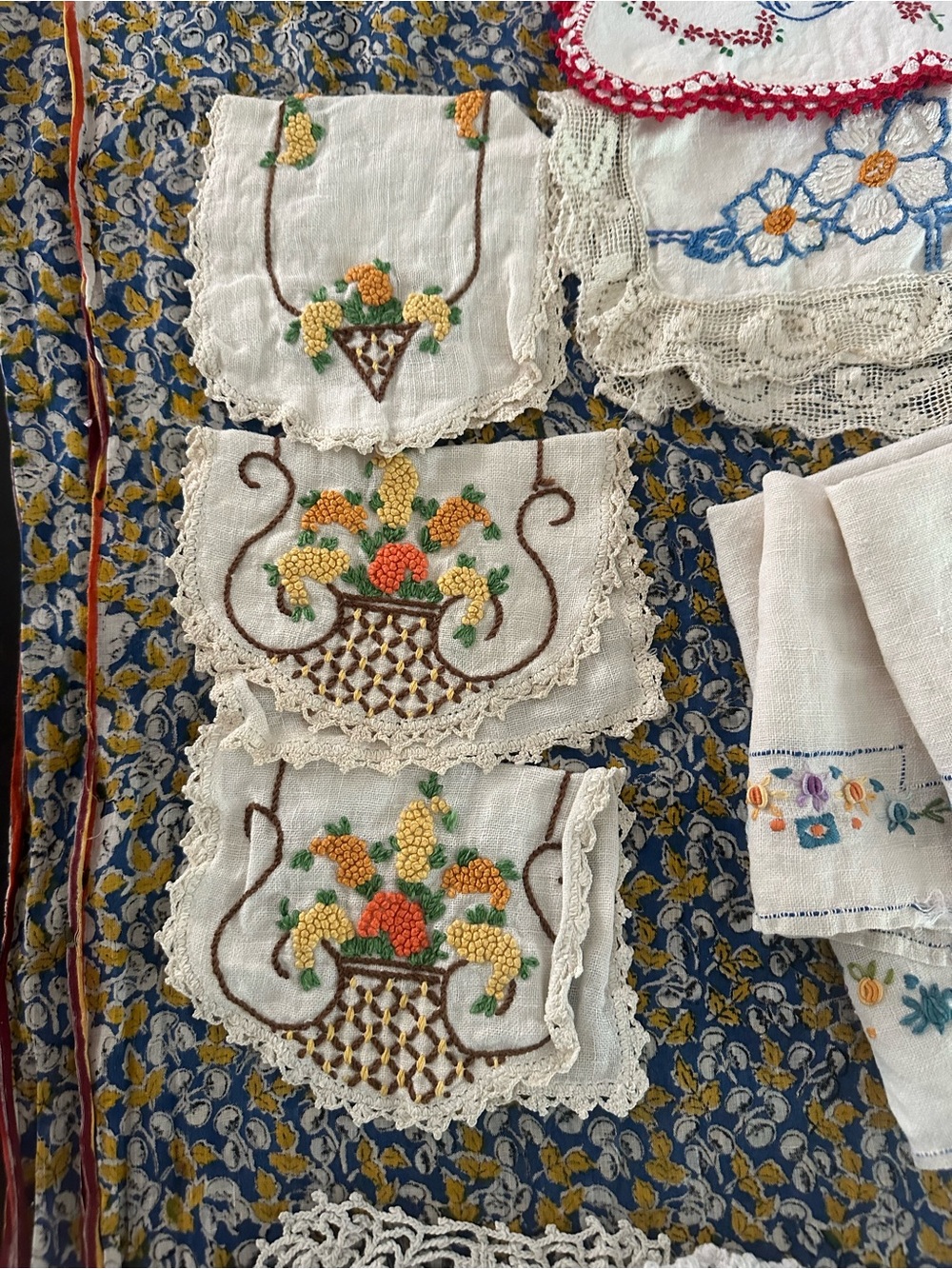 Vintage Linens Dollie’s, runners etc - Picture 2 of 9